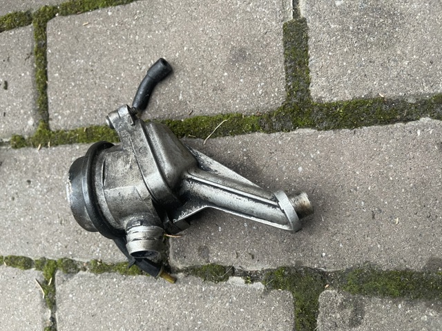 Клапан подачі вторинного повітря A0021403660 MERCEDES