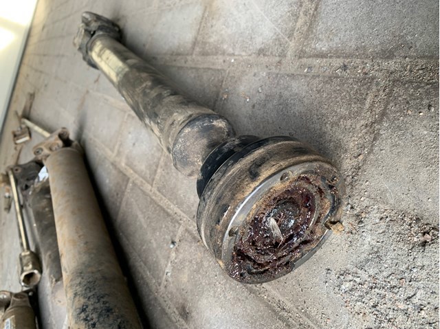 Кардан передній A1634100301 MERCEDES