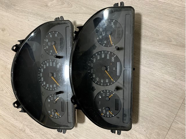 Приладова дошка-щиток приладів A1635409511 MERCEDES