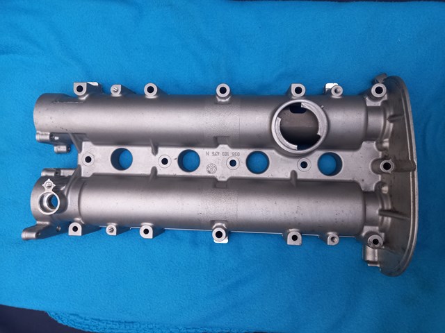 Кришка клапанів 036103475 VAG