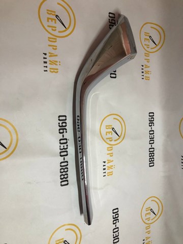 Молдинг решітки радіатора, правий KSD4507J0 MAZDA