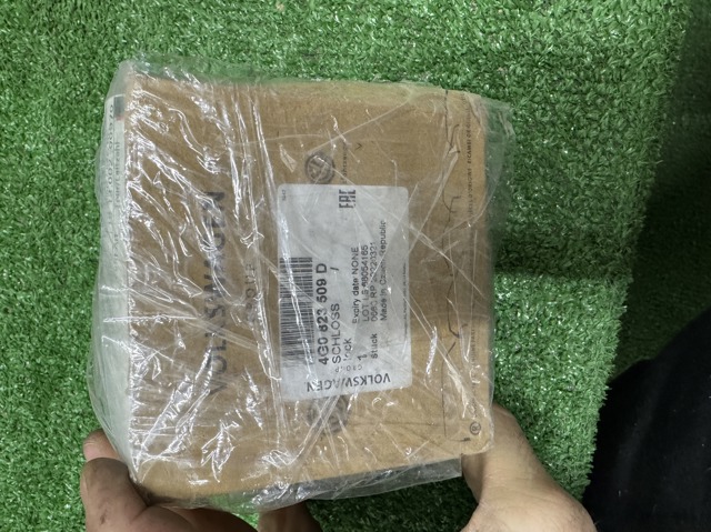 Запор капота (замок і привід замка капота) 4G0823509D VAG
