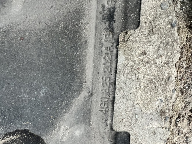 Захист днища передній правий 4G0825202A VAG