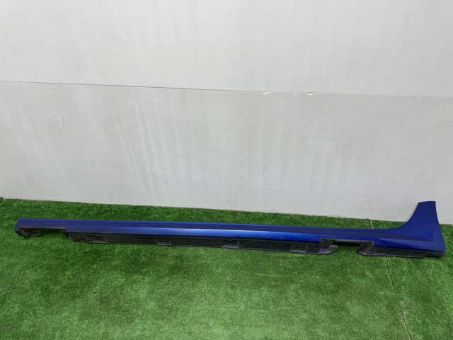 Накладка зовнішня (молдинг) порога, лівий 4G0853855MGRU VAG