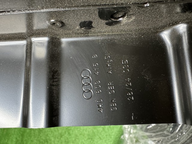 Отвір передніх лівих дверей 4M0809839 VAG