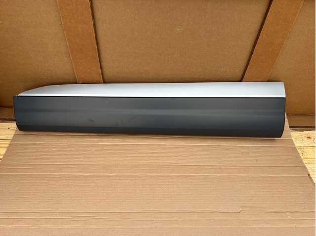 Молдинг передніх лівих дверей, нижній 4M0853959GGRU VAG