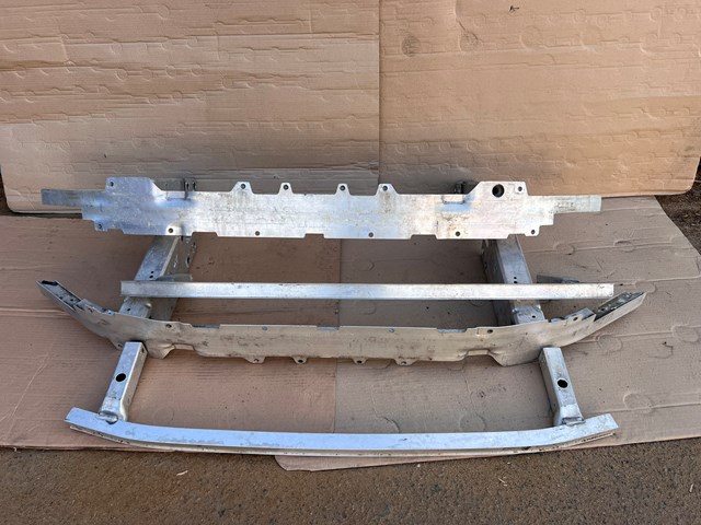 Буфер бампера переднього 51117399912 BMW