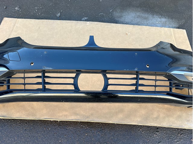 Бампер передній 51117427447 BMW