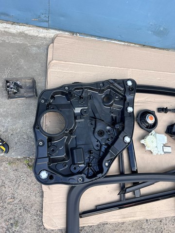 Механізм склопідйомника двері задньої, правої 51358498856 BMW