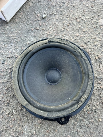 Динамік передньої двері 80A035411 VAG