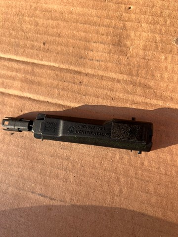 Датчик закривання дверей (кінцевий вимикач) 8W0927754 VAG