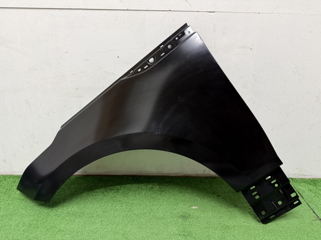 Ліве переднє крило LR091699 LAND ROVER