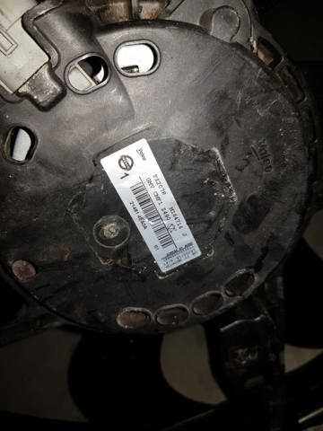 Дифузор радіатора охолодження, в зборі з мотором і крильчаткою 214814EA0A NISSAN
