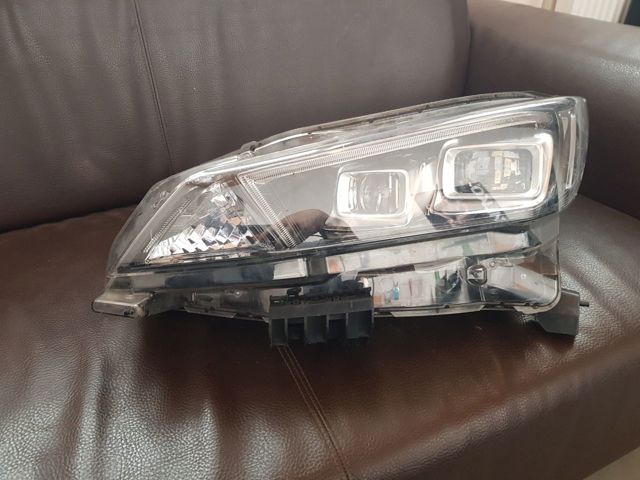 Фара ліва 260605SH5A NISSAN