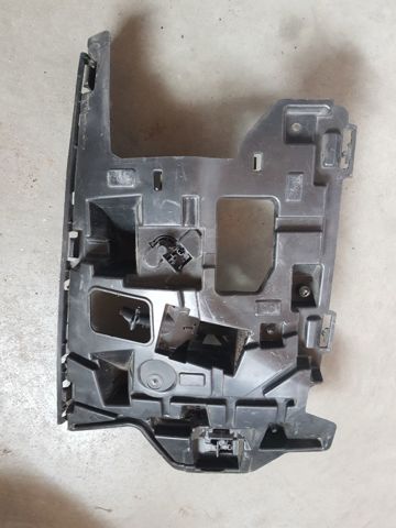 Кронштейн кріплення бампера переднього правий 31283741 VOLVO