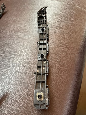 Кронштейн бампера заднього, правий 5215578010 TOYOTA