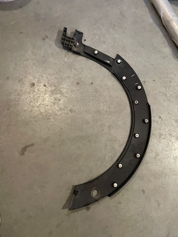 Накладка передньої лівої арки колеса 7348905 BMW
