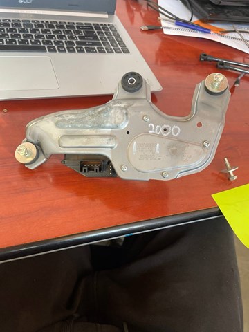 Склоочисник дверей задка 8513047031 TOYOTA