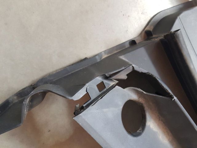 Водостік лобового скла, жабо 86150G2000 HYUNDAI