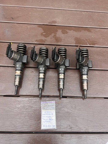 Форсунка паливна 03G130073G BOSCH