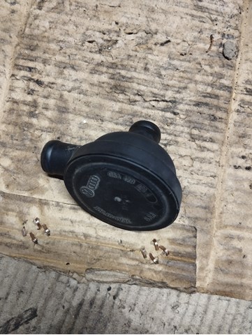 Клапан картерних газів 06A129101A VAG