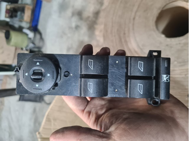 Кнопки переднього лівого склопід'ємника 3M5T14A132AE FORD