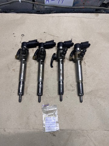 Форсунка паливна 8200380253 NISSAN
