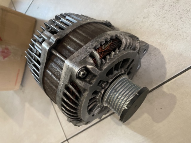 Генератор 8200654789 NISSAN