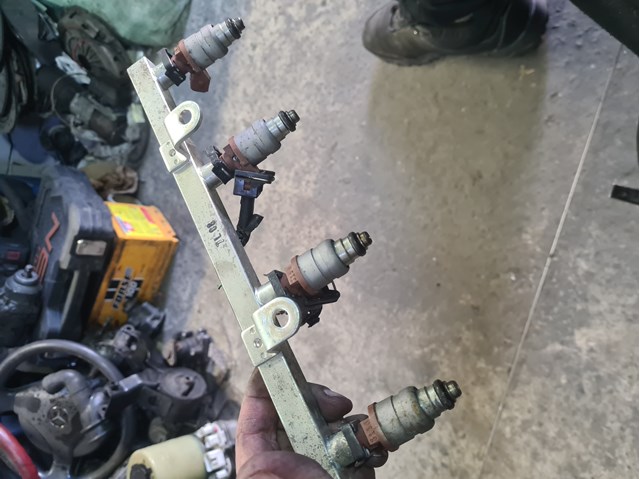 Форсунка вприску палива 96332261 GM