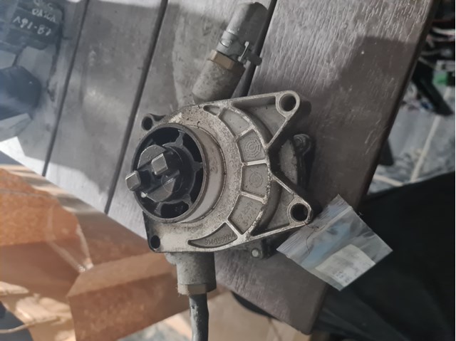Насос вакуумний 96879426 OPEL