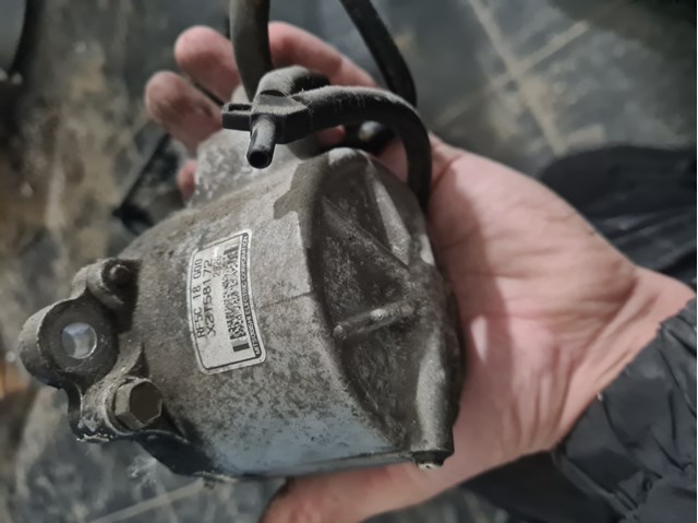 Насос вакуумний X2T58172 MAZDA