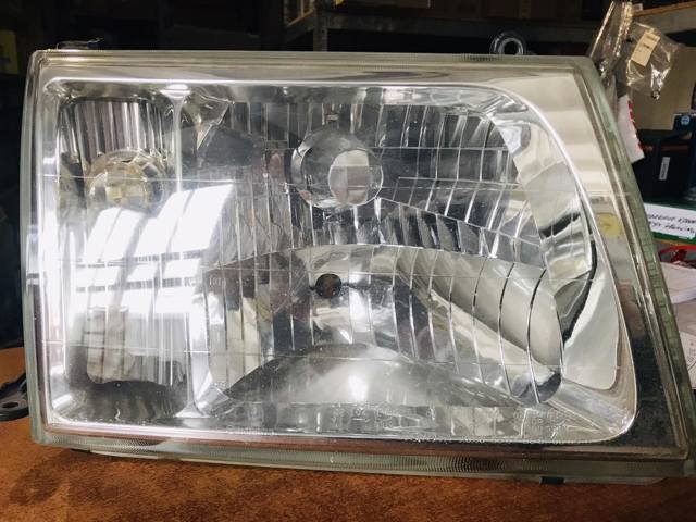 Фара правая 8101060062 TOYOTA