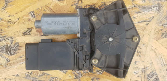 Мотор склопідйомника дверей передніх, правих 0130821694 BOSCH