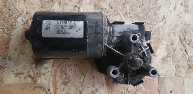 Мотор склоочисника передній 0390241151 BOSCH