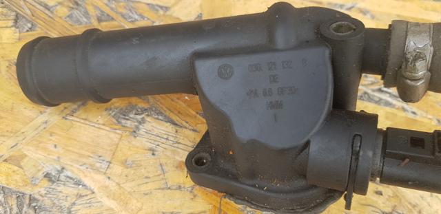 Водяний патрубок 03G121132B VAG