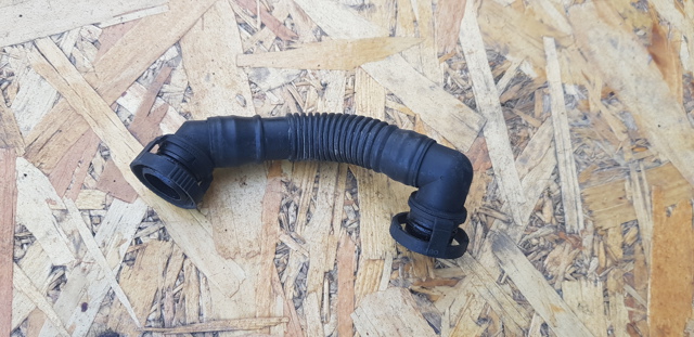 Шланг повітряний вентиляції картера 03L103493 VAG
