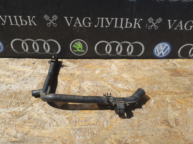 Патрубок системи охолодження 03L121065AJ VAG