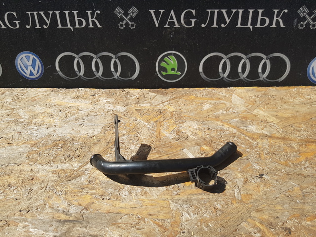 Водопровідна труба системи охолодження 03L122157R VAG