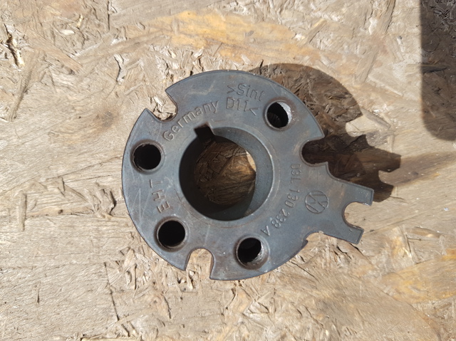 Фланець шестерні розподільного валу 03L130238A VAG