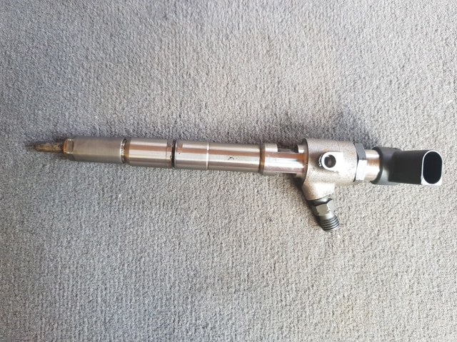 Форсунка паливна 03L130277B VAG