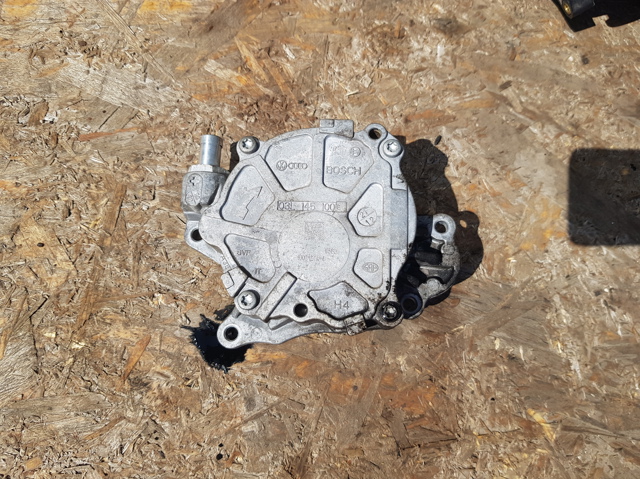 Насос вакуумний 03L145100G VAG