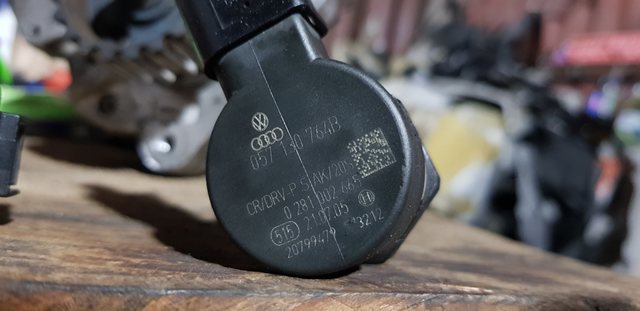 Регулятор тиску палива в паливній рейці 057130764B VAG