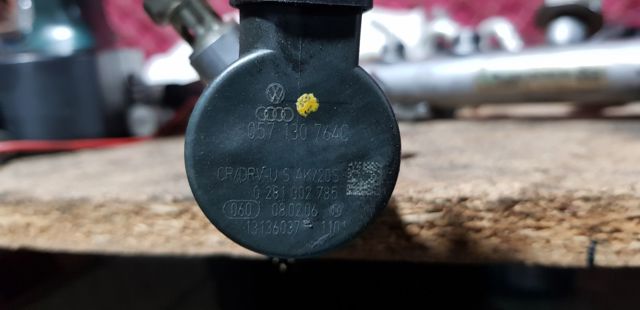 Регулятор тиску палива 057130764C VAG