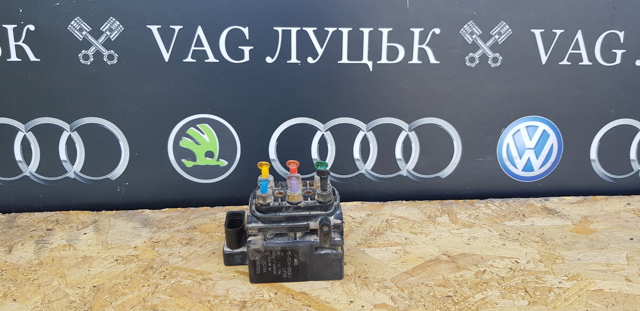 Блок шинних кранів 15152400082 VAG