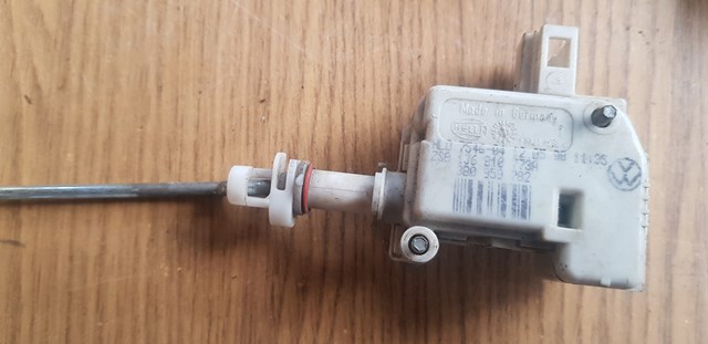 Лічинка замка паливного бака 1J0810773A VAG