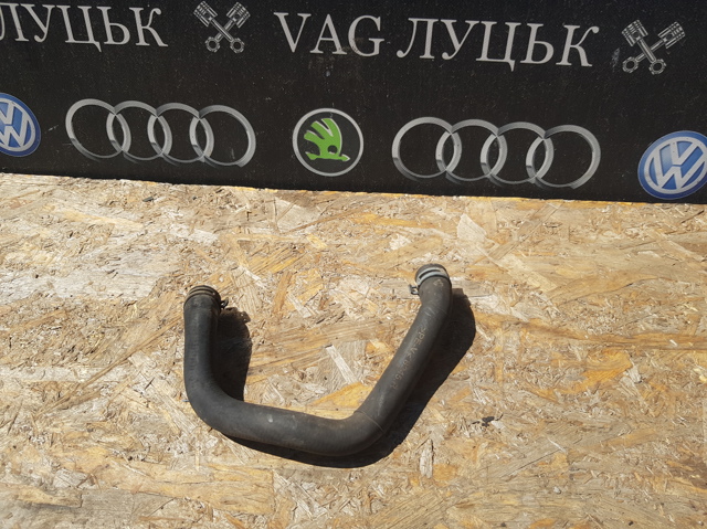 Патрубок системи охолодження 1K0121051AH VAG