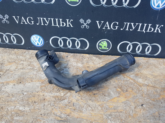 Шланг/патрубок інтеркуллера 1K0145770AE VAG