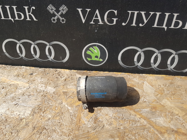 Шланг/патрубок інтеркуллера 1K0145828AB VAG