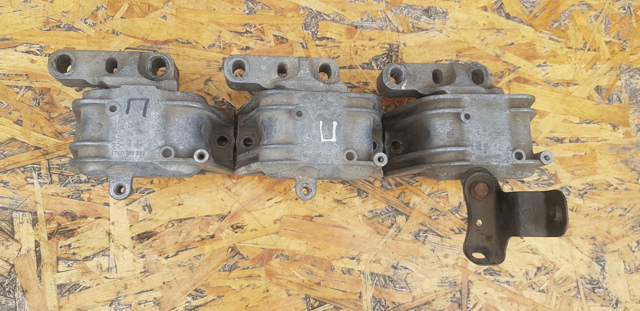 Права подушка мотора 1K0199262P VAG