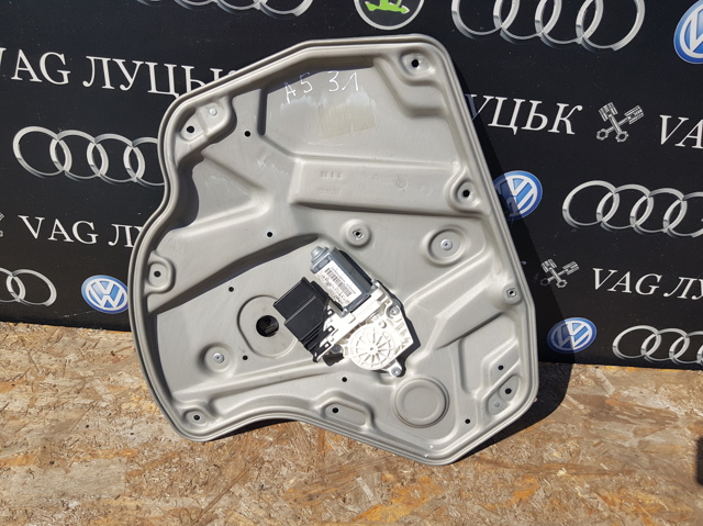 Склопідйомник задніх лівих дверей 1U0839461B VAG